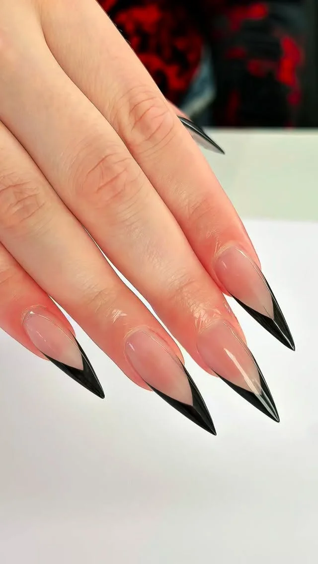 Before & after: from unrefined to a sharp, savage shape
🖤✨
#nailstagram #nailstyle #nailsart #blackfrenchtip #nailsinspo