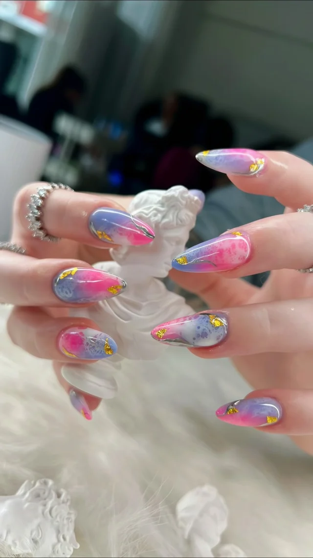 Baby pink, baby blue, golden flakes & ocean waves 🌊✨
Soft, dreamy and a little bit luxurious — this set is giving mermaid treasure vibes 🐚💗💙
#nailsart #aesthetic #nailstagram #nailsinspo #slay